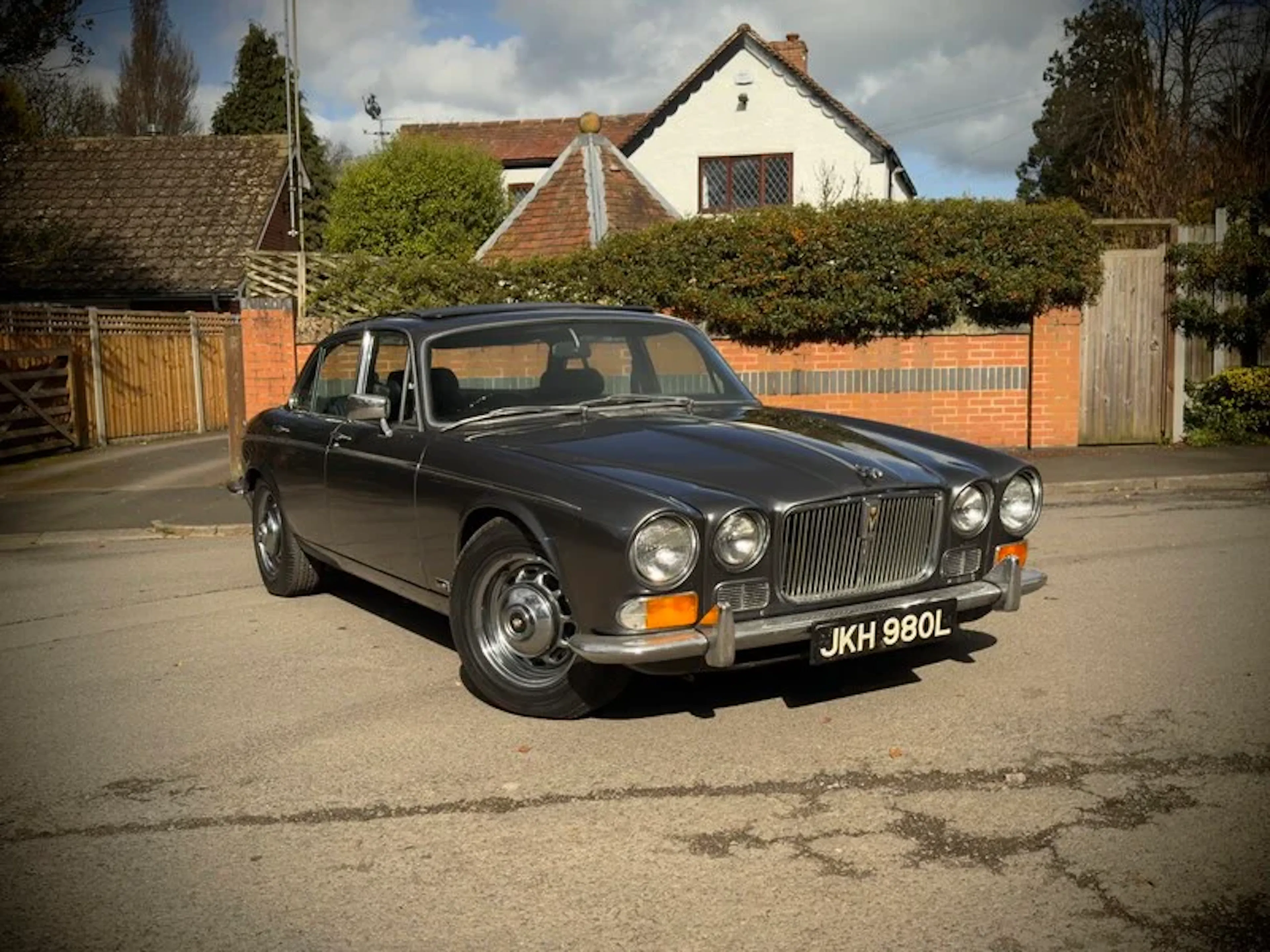 なページ 1973 Jaguar XJ-12 Base | Hagerty Valuation Tools®